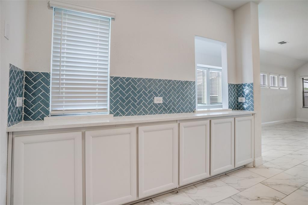 229 Town Park Avenue Property Photo 11