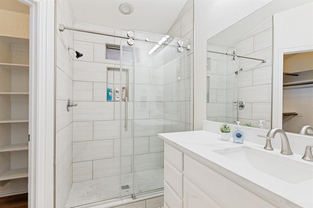 3172 Hollow Valley Drive Property Photo 6