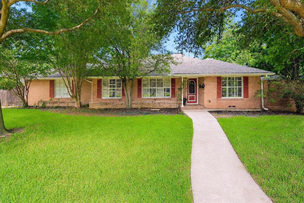 205 Thompson Drive Property Photo 1