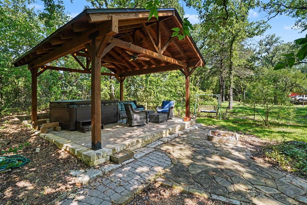 126 Willow Creek Circle Property Photo 3