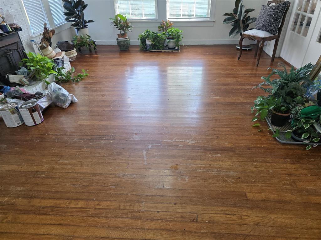 810 N Main Property Photo 2