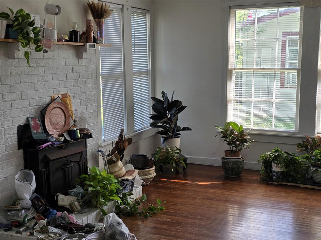 810 N Main Property Photo 3