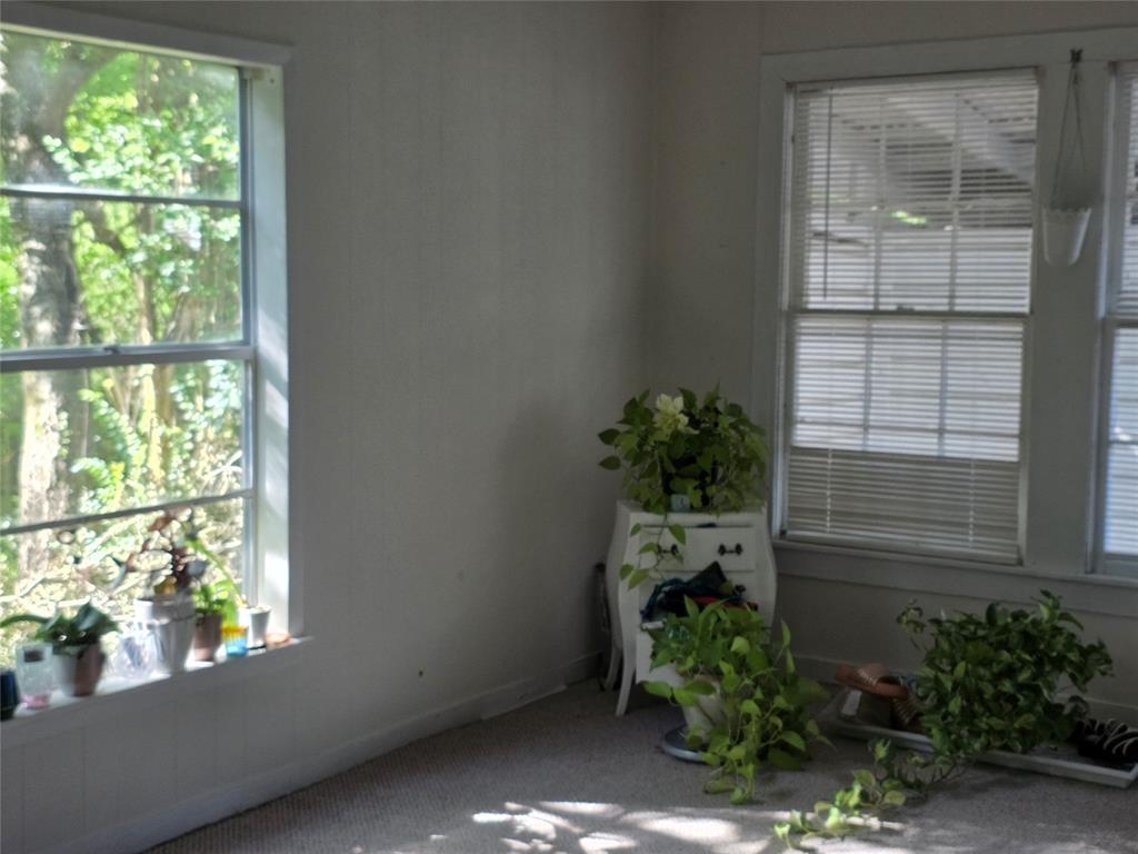 810 N Main Property Photo 7