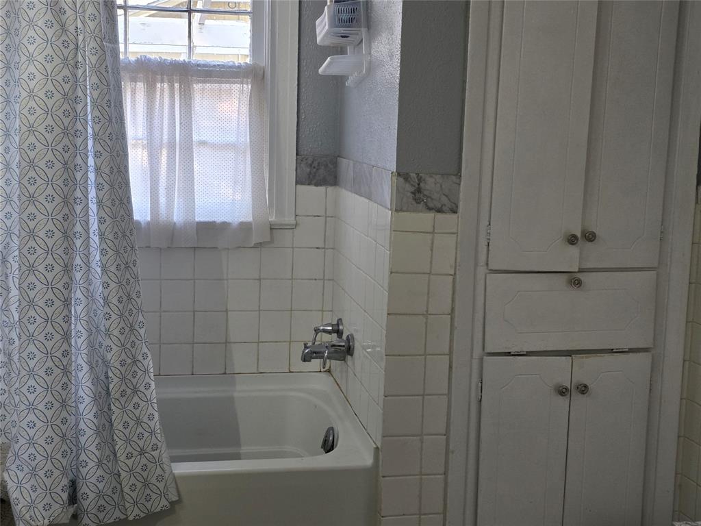 810 N Main Property Photo 8