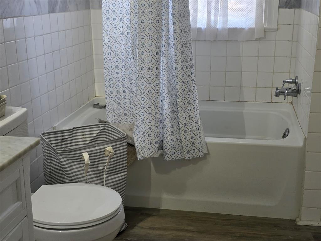 810 N Main Property Photo 9