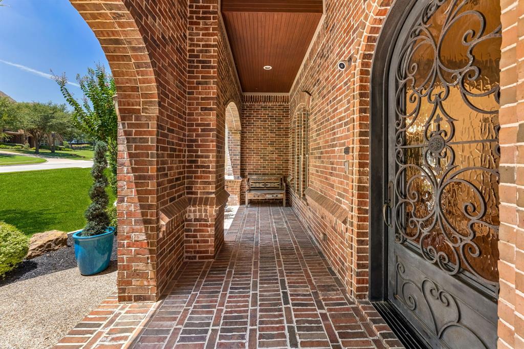2409 Spyglass Court Property Photo 4