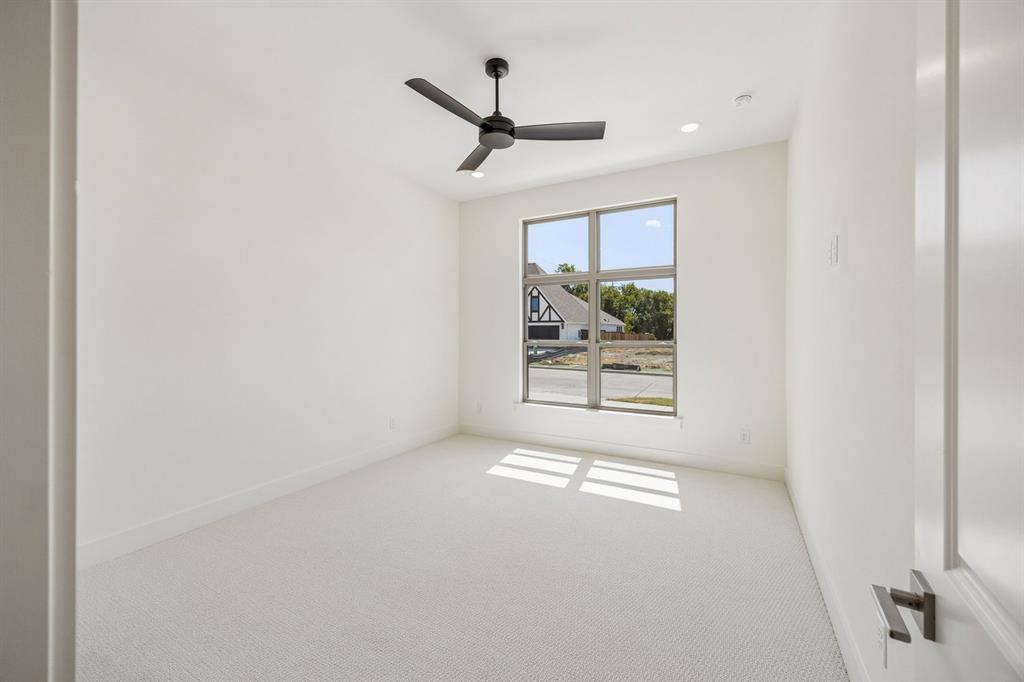 1904 Greenwich Property Photo 6