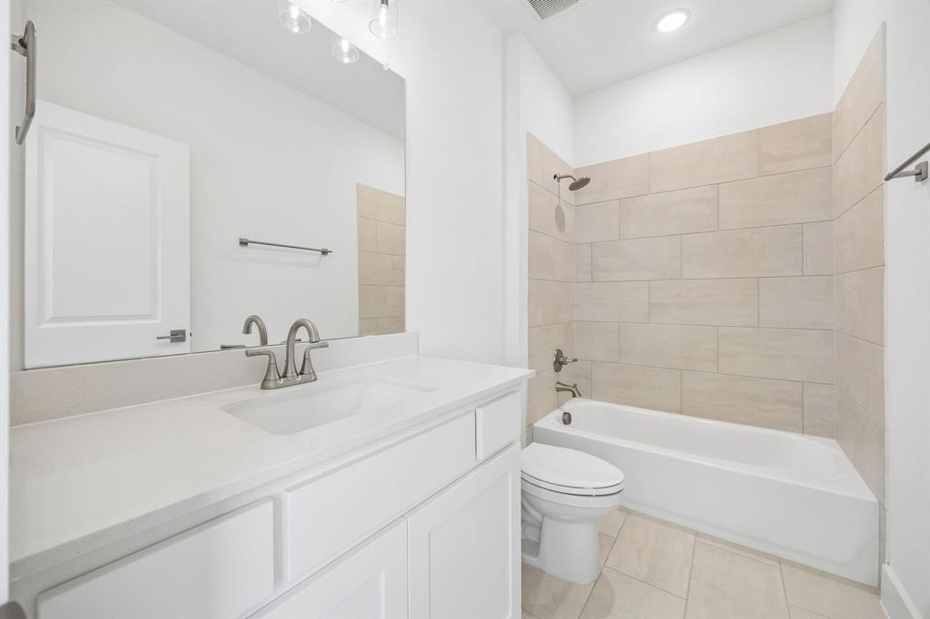1904 Greenwich Property Photo 29