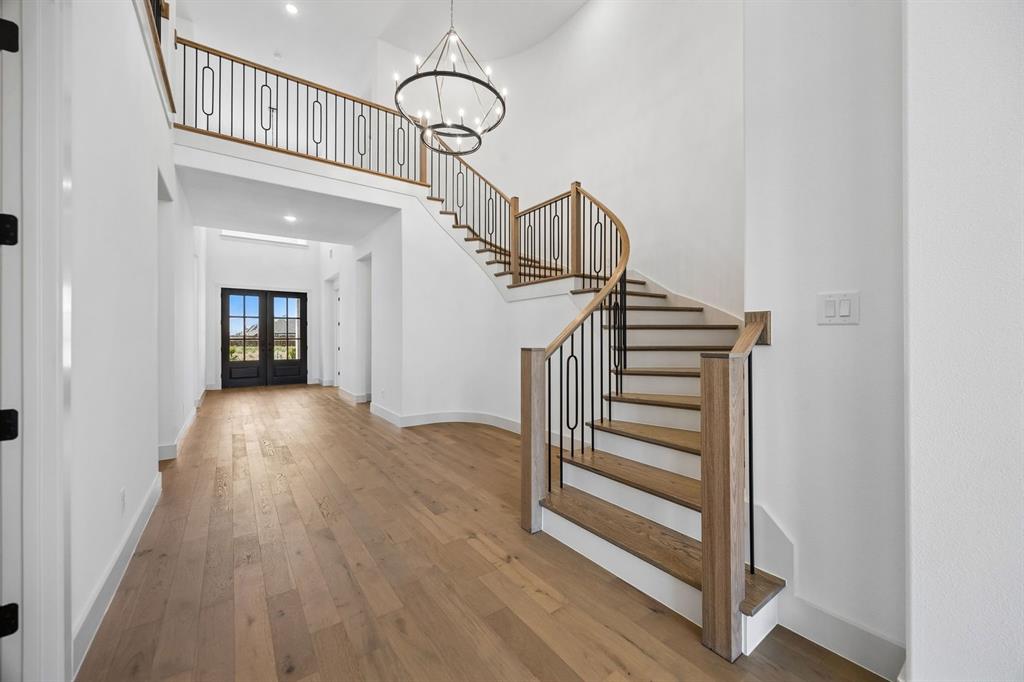 1816 Golden Gate Way Property Photo 4
