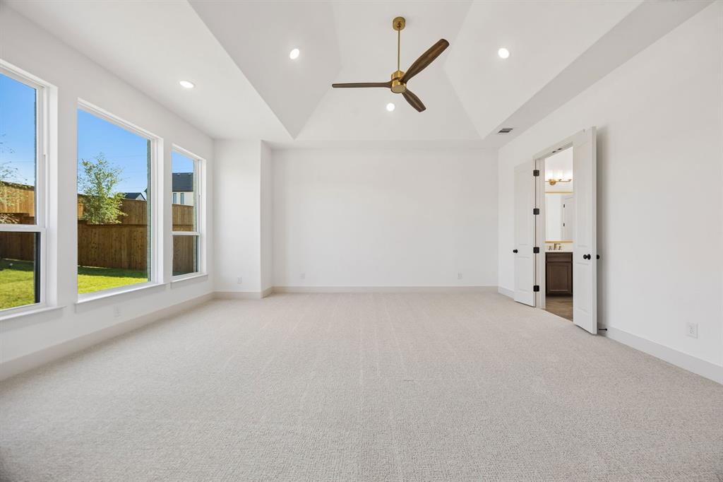1816 Golden Gate Way Property Photo 14