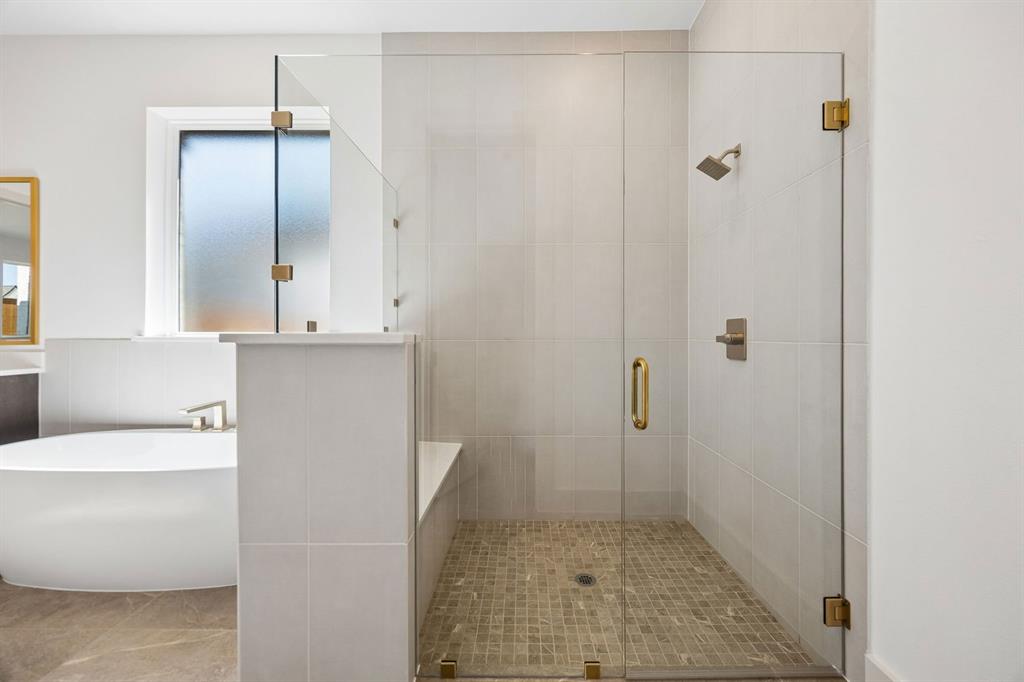 1816 Golden Gate Way Property Photo 17