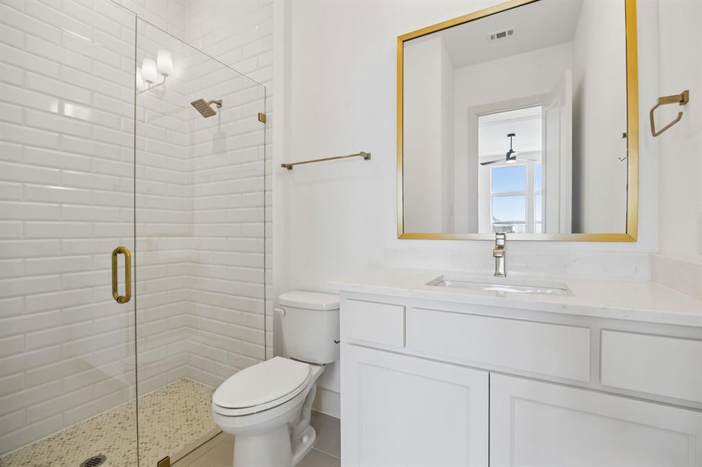 1816 Golden Gate Way Property Photo 22