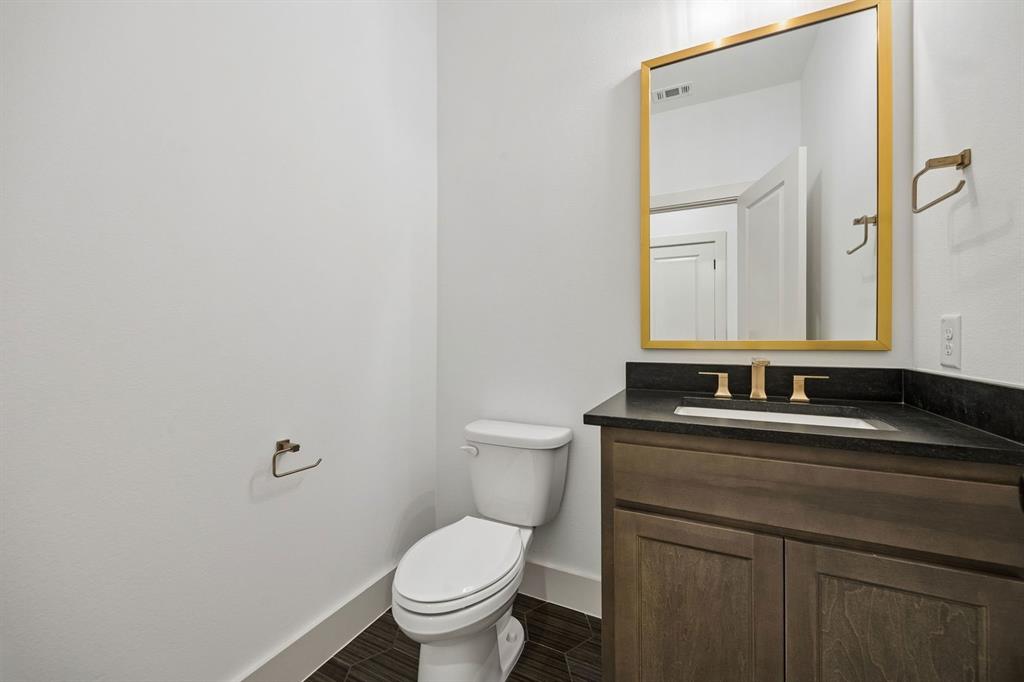 1816 Golden Gate Way Property Photo 24