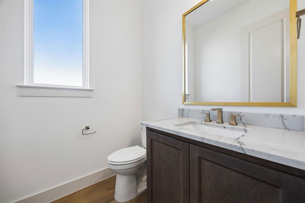 1816 Golden Gate Way Property Photo 29