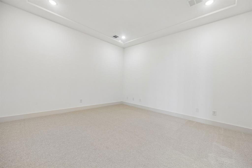 1816 Golden Gate Way Property Photo 30
