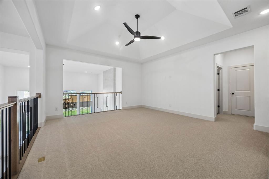 1816 Golden Gate Way Property Photo 31