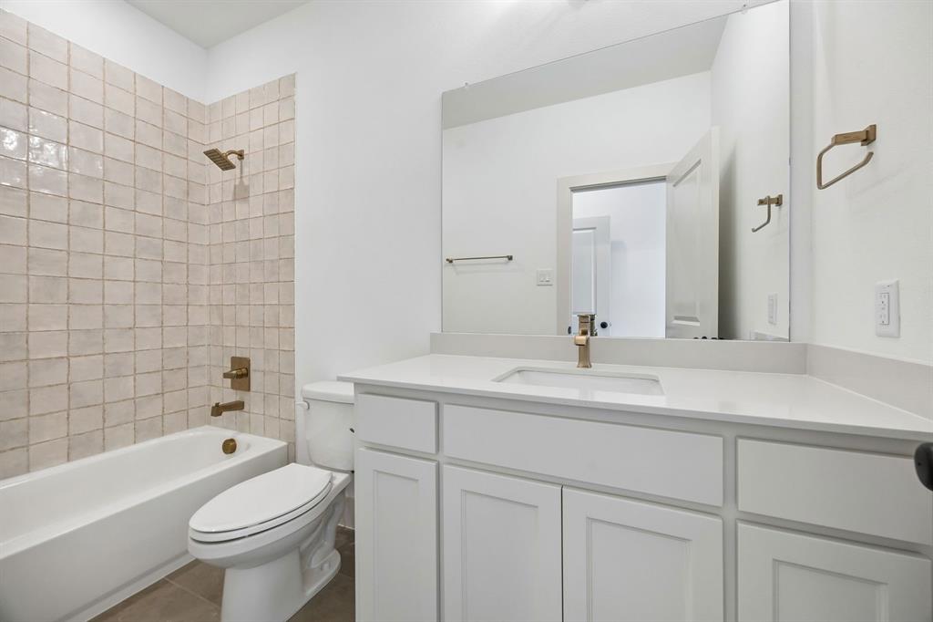 1816 Golden Gate Way Property Photo 32