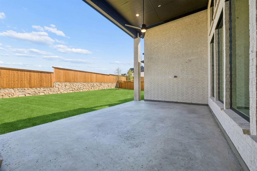 1816 Golden Gate Way Property Photo 33