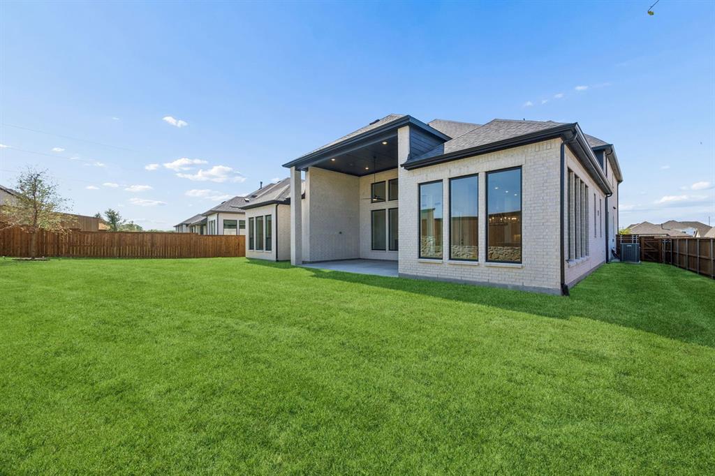 1816 Golden Gate Way Property Photo 35