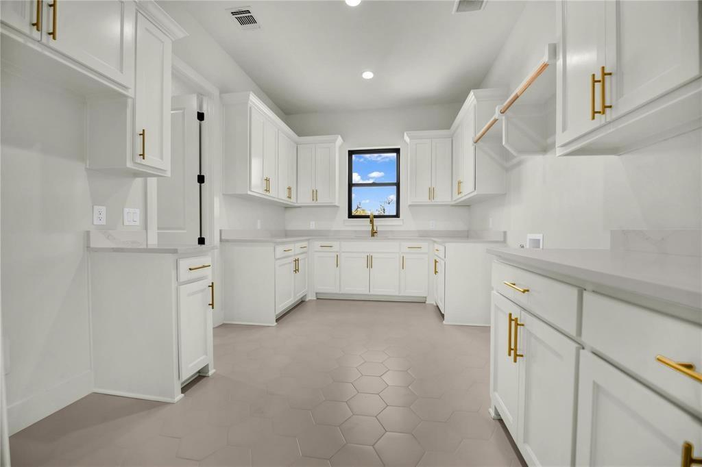 5024 Frost Creek Property Photo 27