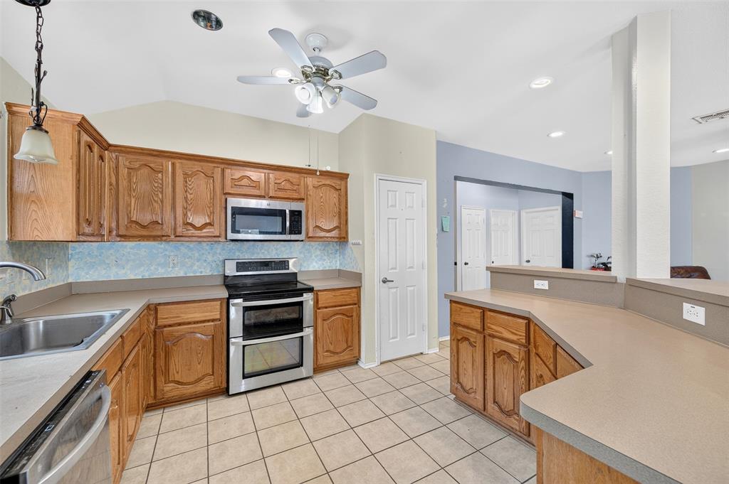 2804 Spencer Circle Property Photo 3