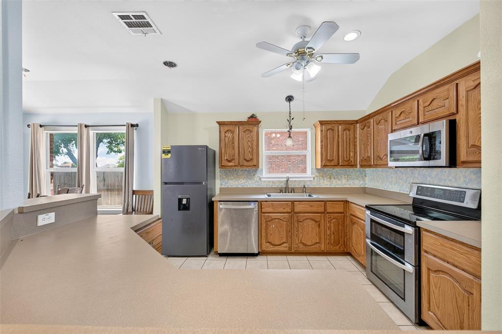 2804 Spencer Circle Property Photo 4