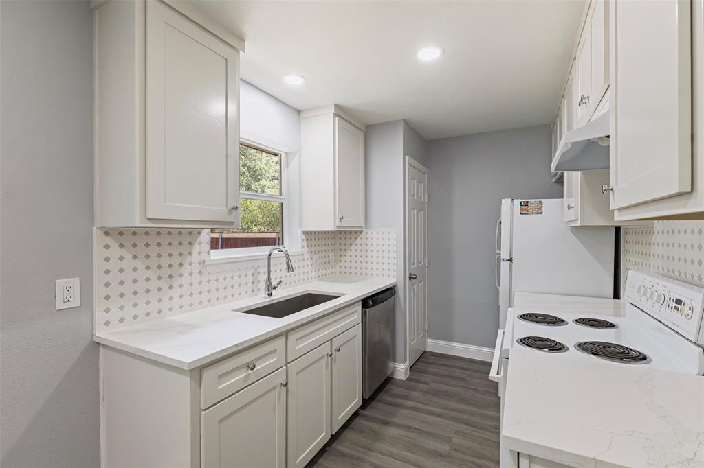 11412 Small Drive Property Photo 14