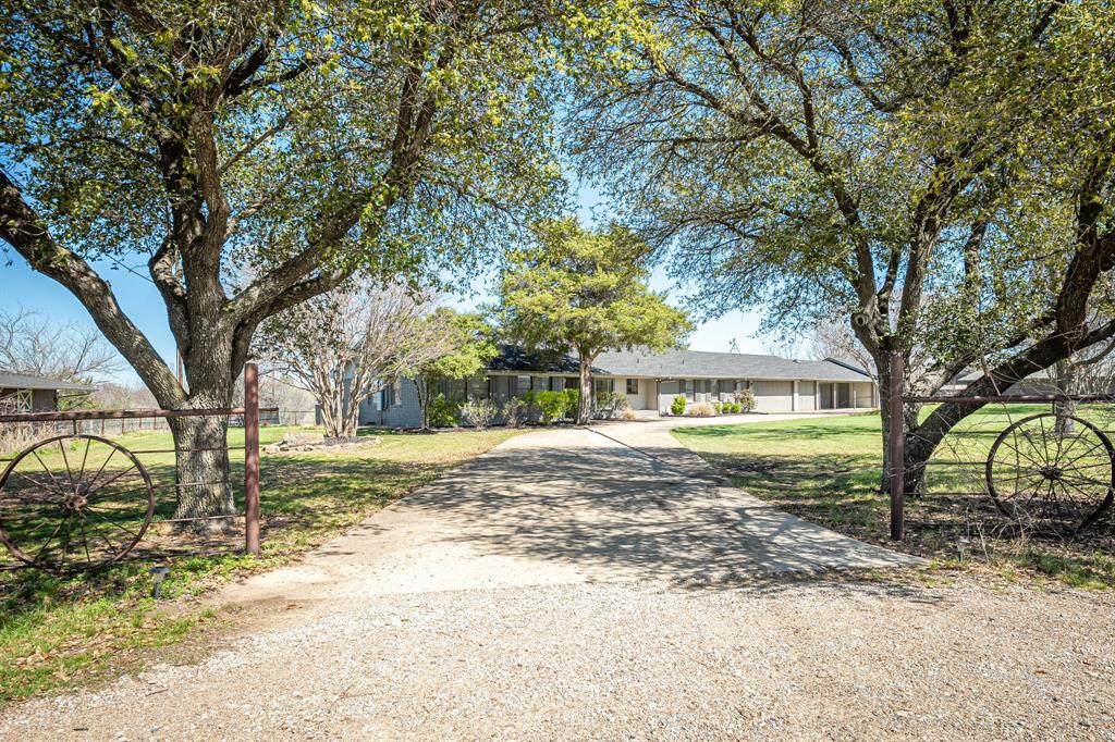 1673 Road Runner Road Property Photo 3