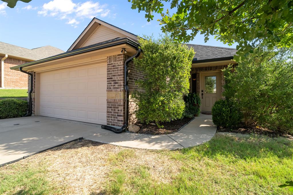 1261 Newcastle Drive Property Photo 1