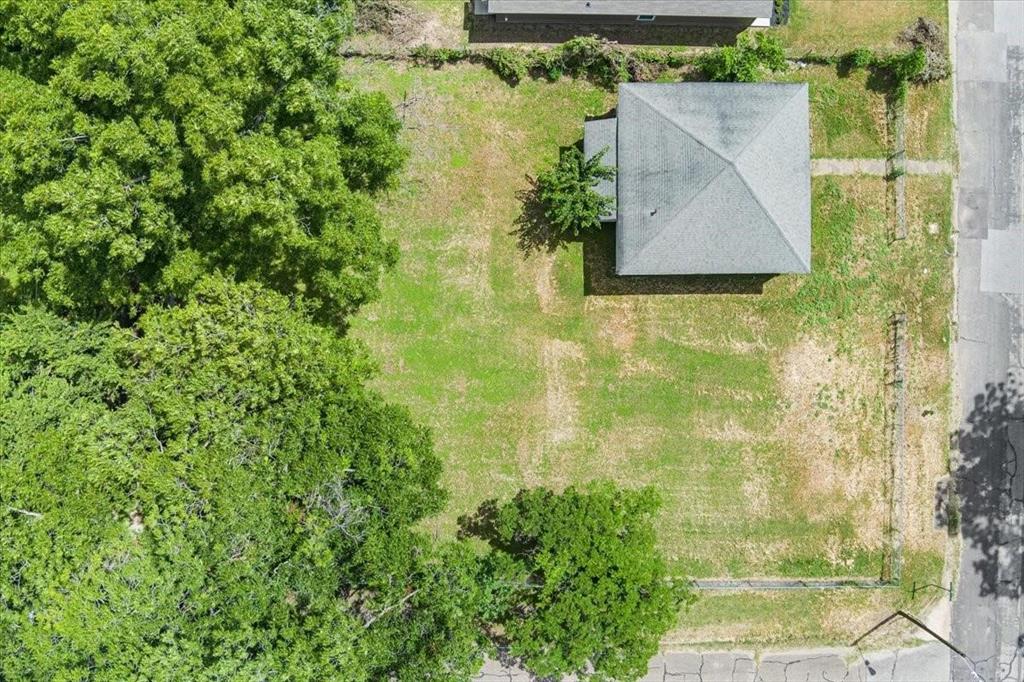1002 E Calhoun Avenue Property Photo 3