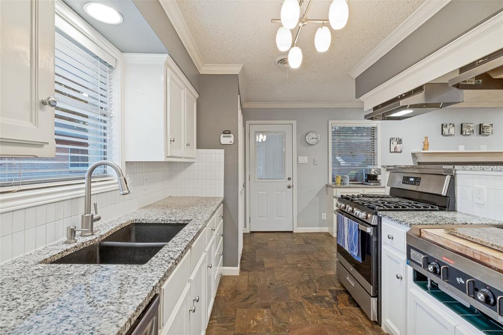 10615 Longmeadow Drive Property Photo 12