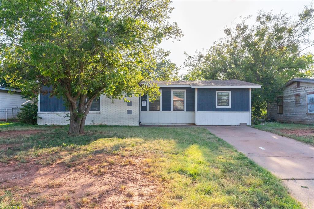 2218 N Mockingbird Property Photo 1