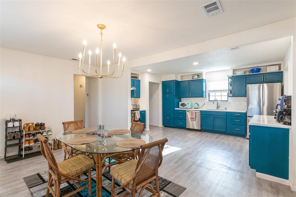 2218 N Mockingbird Property Photo 8