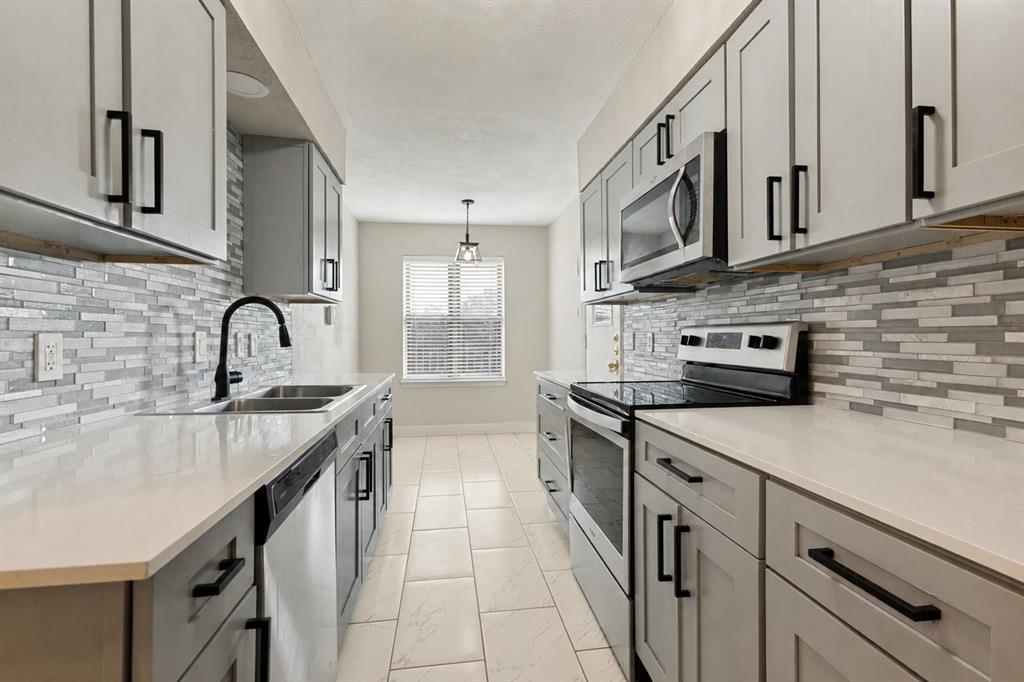 13899 Brookgreen Drive Property Photo 3