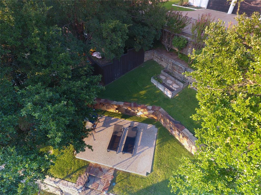 805 Lake Breeze Drive Property Photo 8