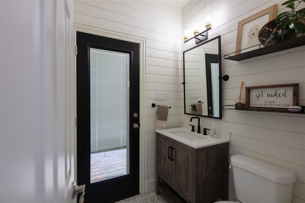 805 Lake Breeze Drive Property Photo 27