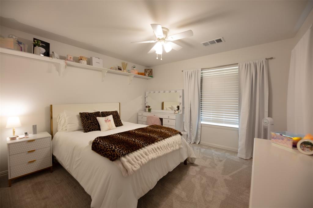 805 Lake Breeze Drive Property Photo 37