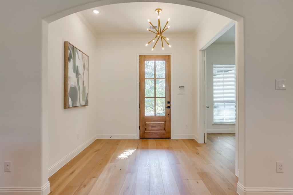 173 Oak Grove Way Property Photo 3