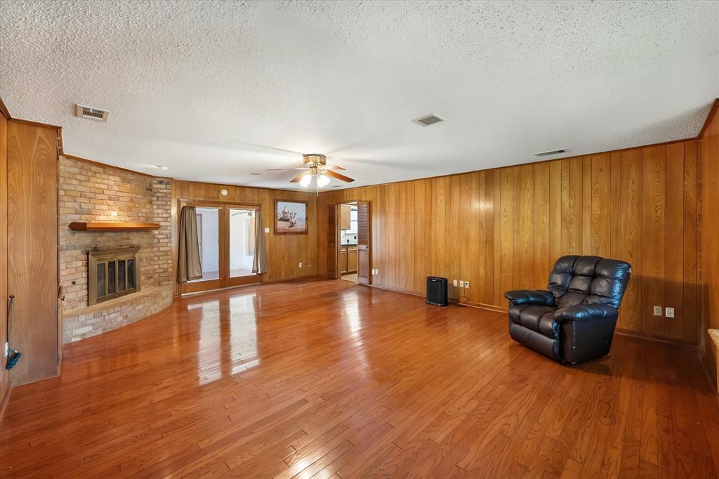 313 Wesley Property Photo 7