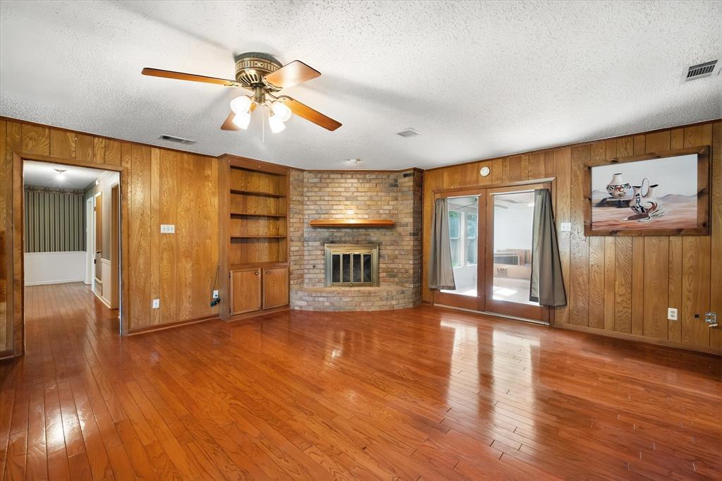 313 Wesley Property Photo 8