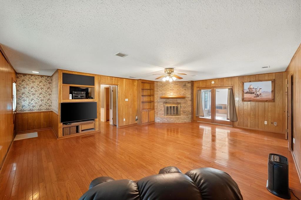 313 Wesley Property Photo 9