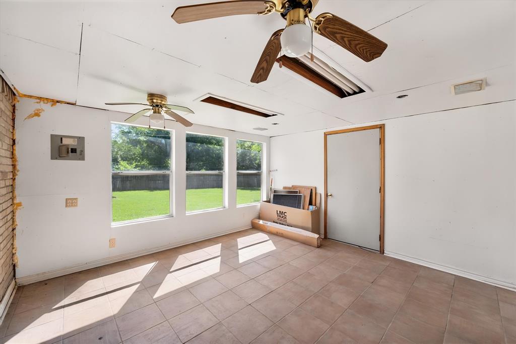 313 Wesley Property Photo 23