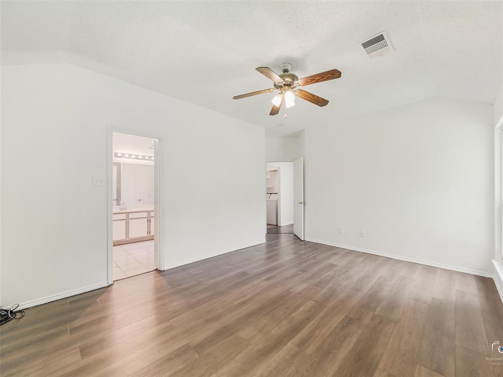 1006 Greenbriar Lane Property Photo 14