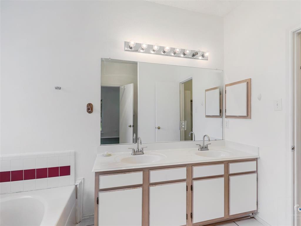 1006 Greenbriar Lane Property Photo 15
