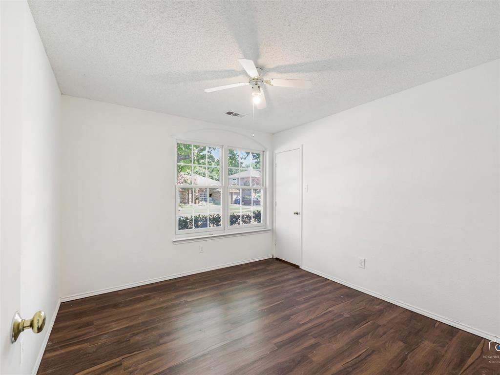 1006 Greenbriar Lane Property Photo 17
