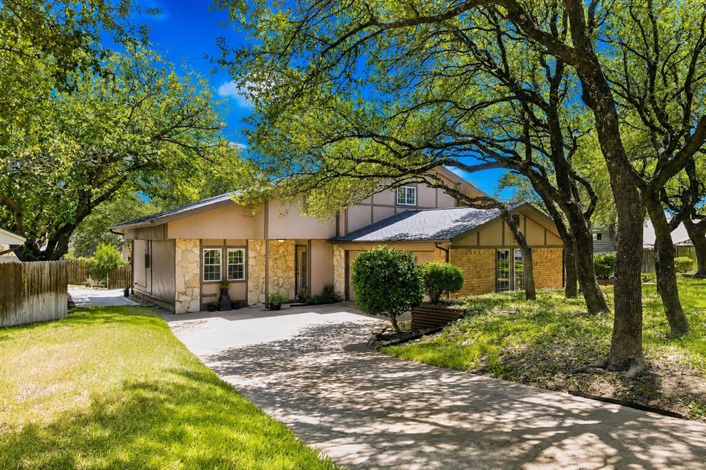 7504 Canyon Crest Court Property Photo 2