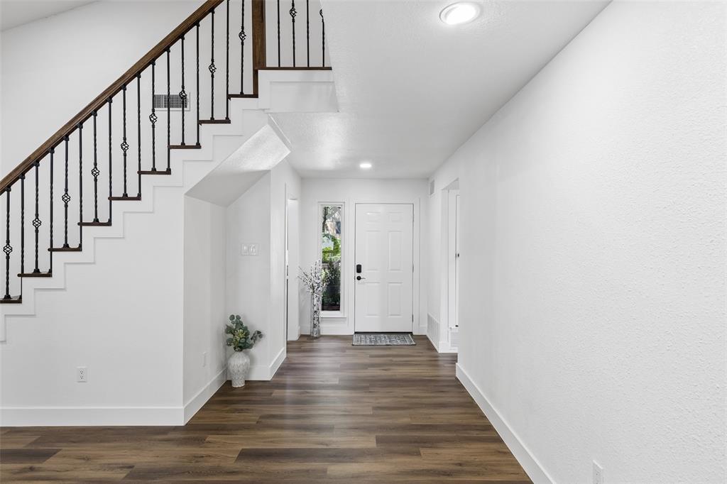 7504 Canyon Crest Court Property Photo 4