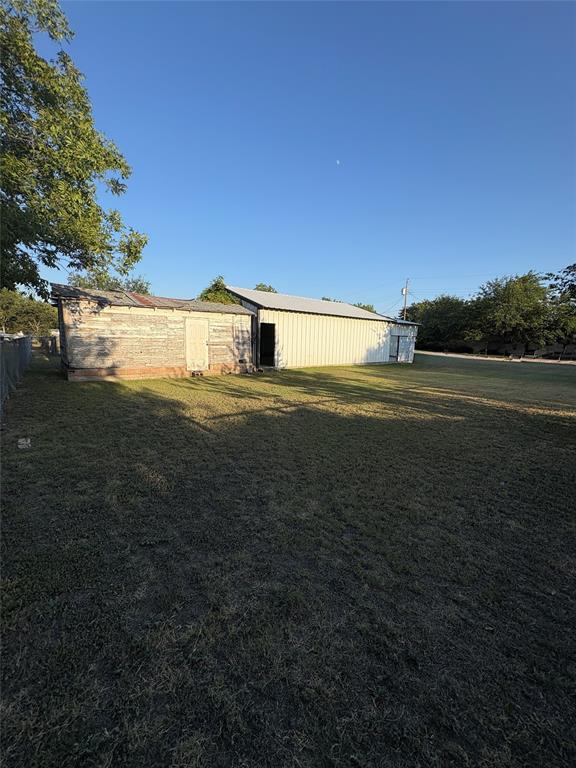 430 Henry Street Property Photo 8