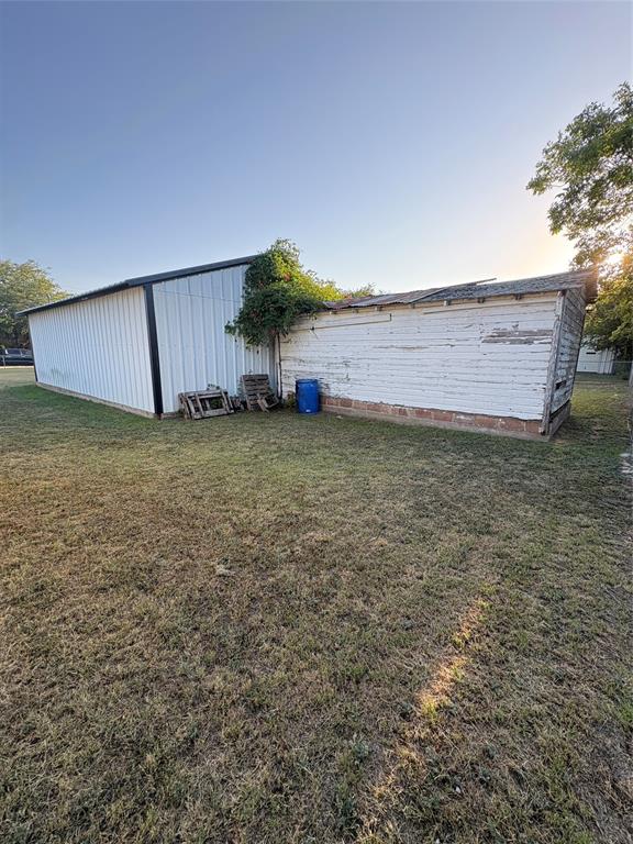 430 Henry Street Property Photo 9