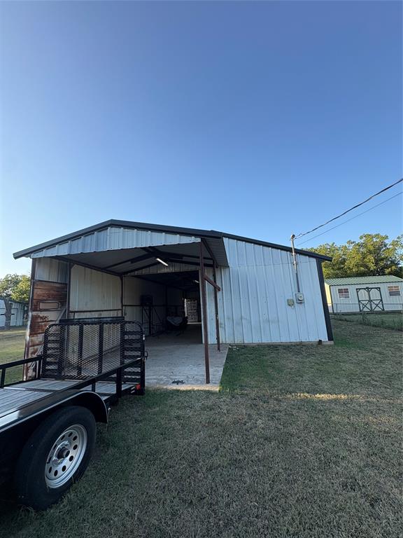 430 Henry Street Property Photo 11